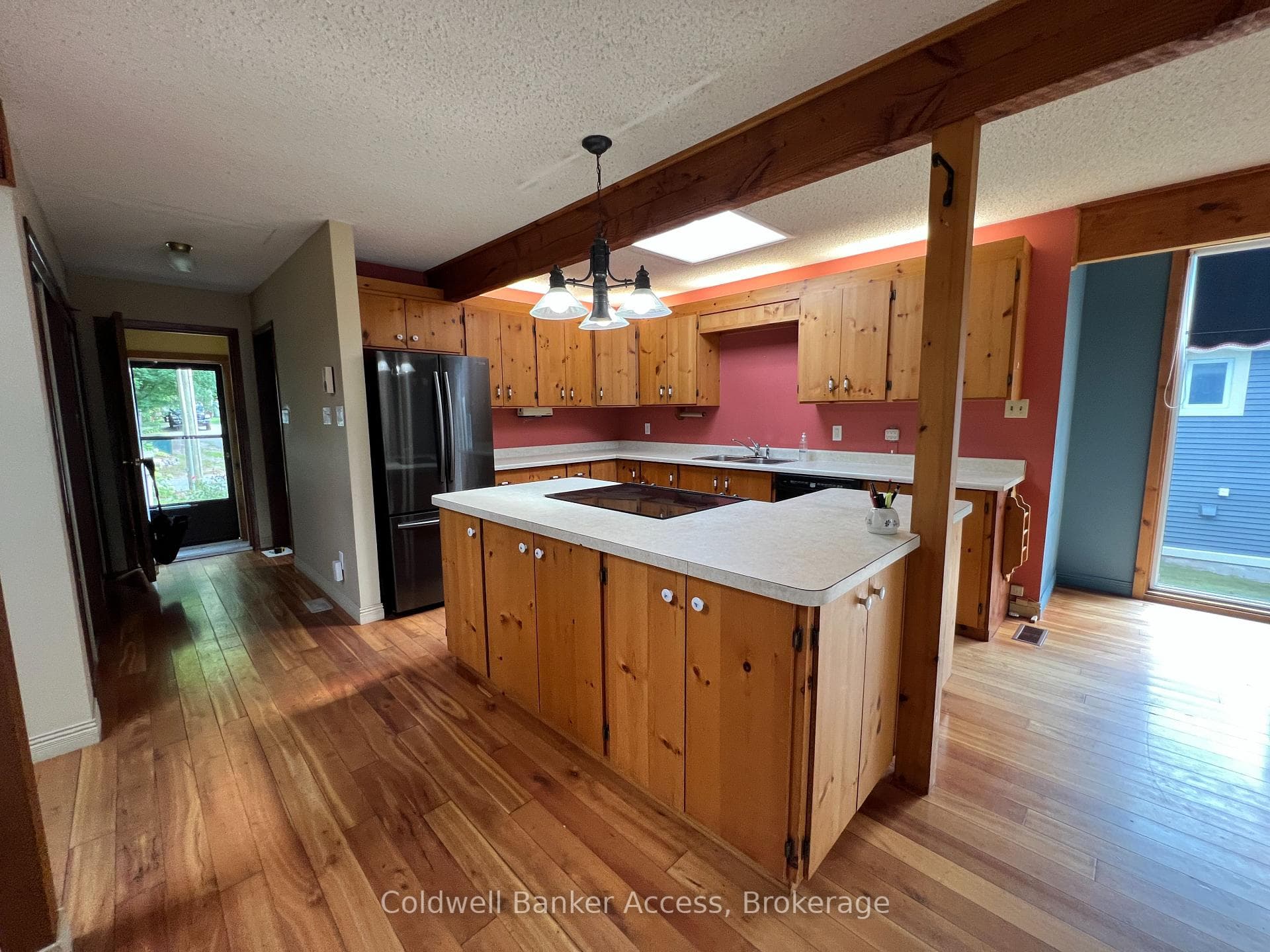 1048 Gordon Street photo 19