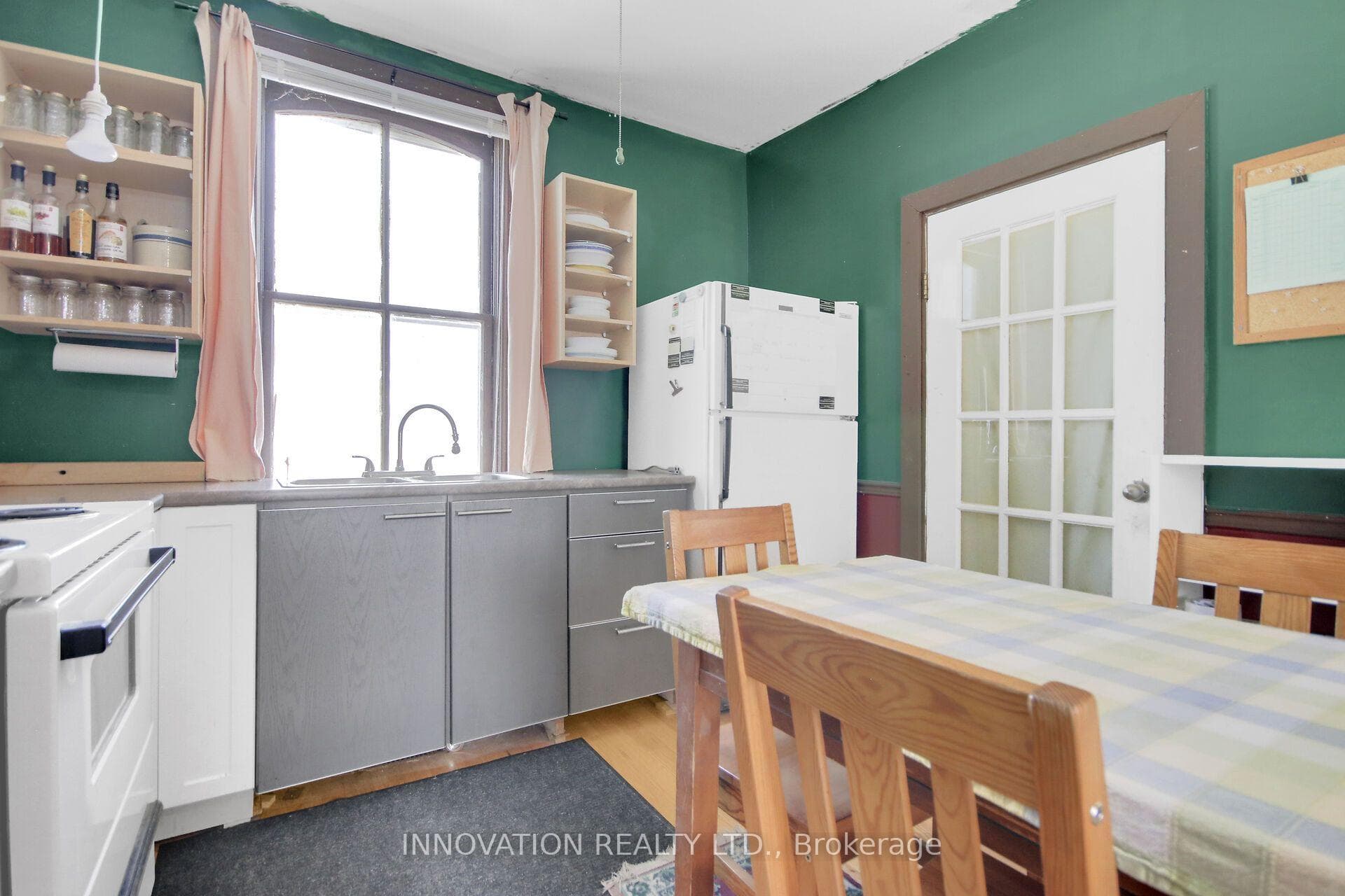 2158 Dundas Street photo 11
