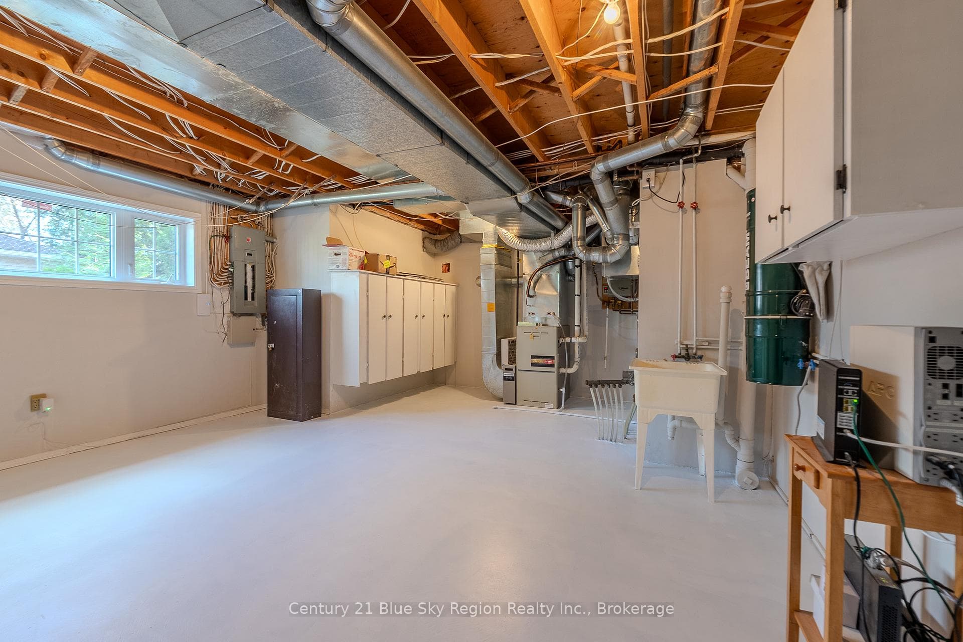 87B Campbell Avenue photo 41