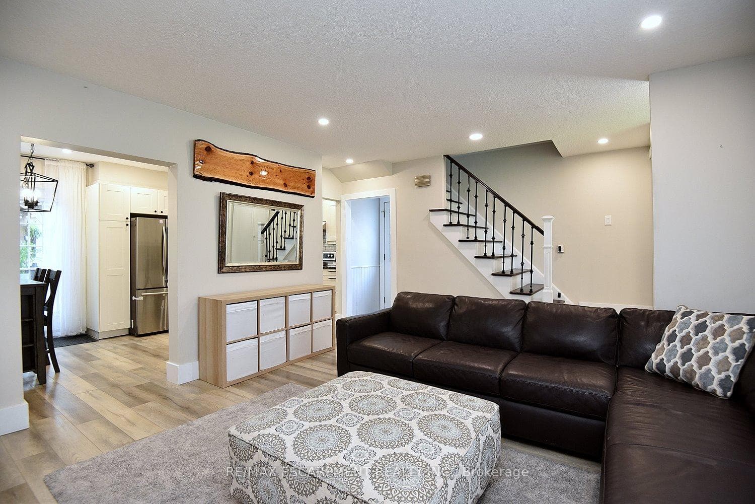 1091 Upper Wellington Street photo 7