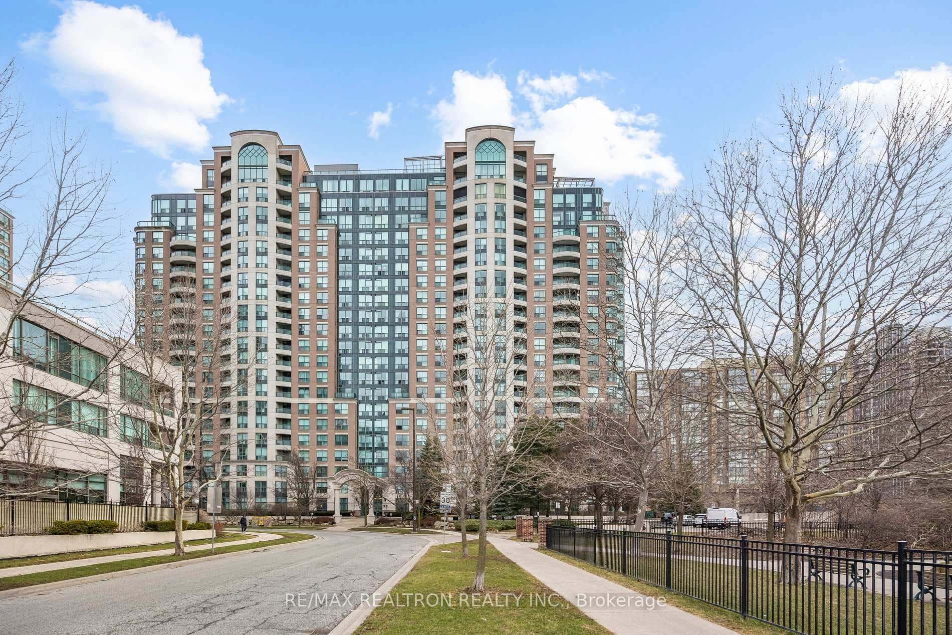 23 Lorraine Drive Unit 1602 photo 3