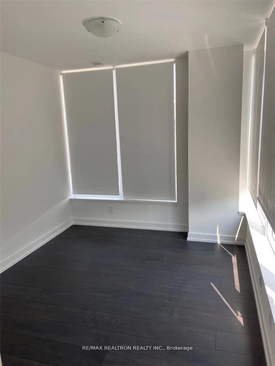 203 College Street Unit 508 photo 6
