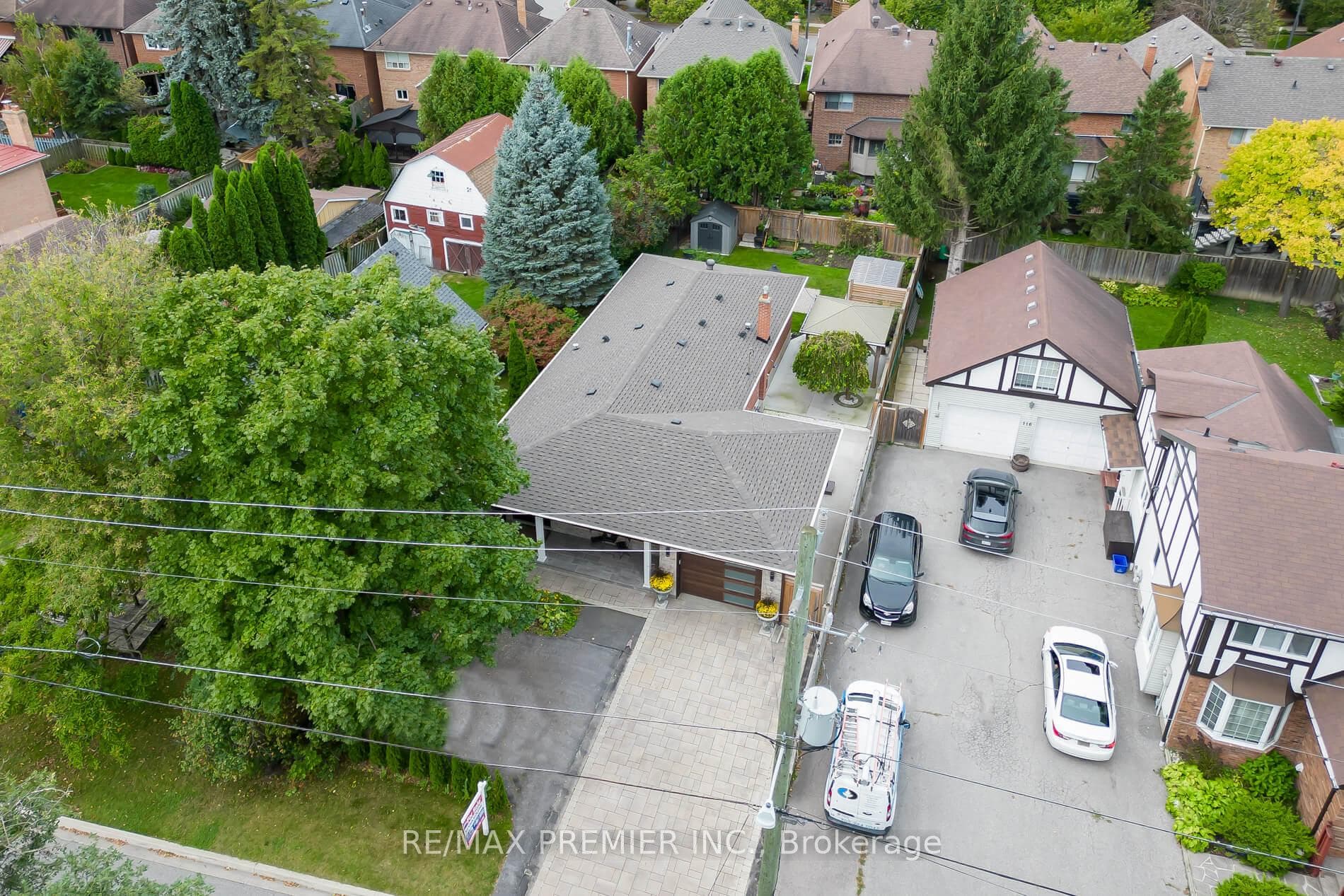 110 Clarence Street photo 39