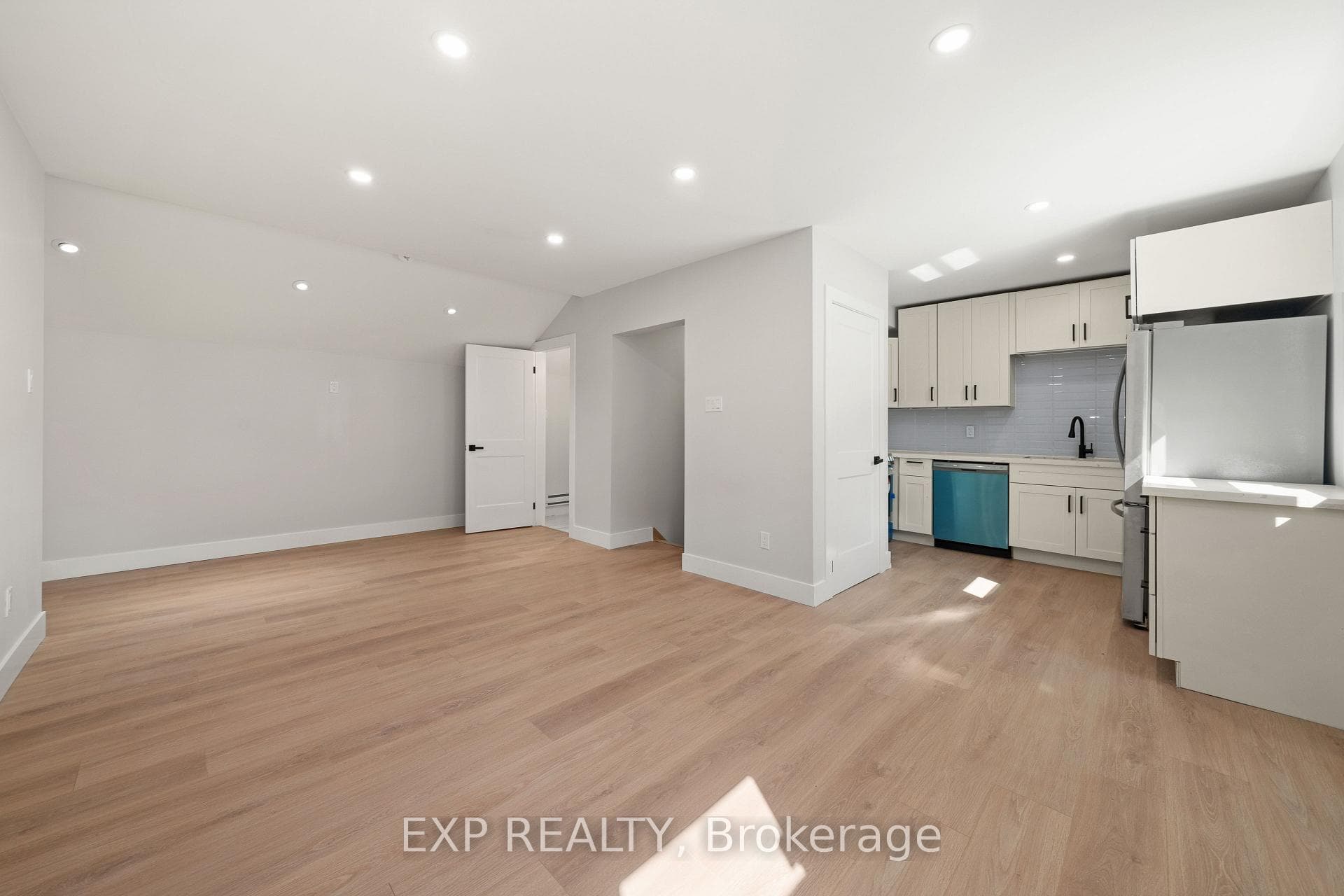 124 Colborne Street photo 19