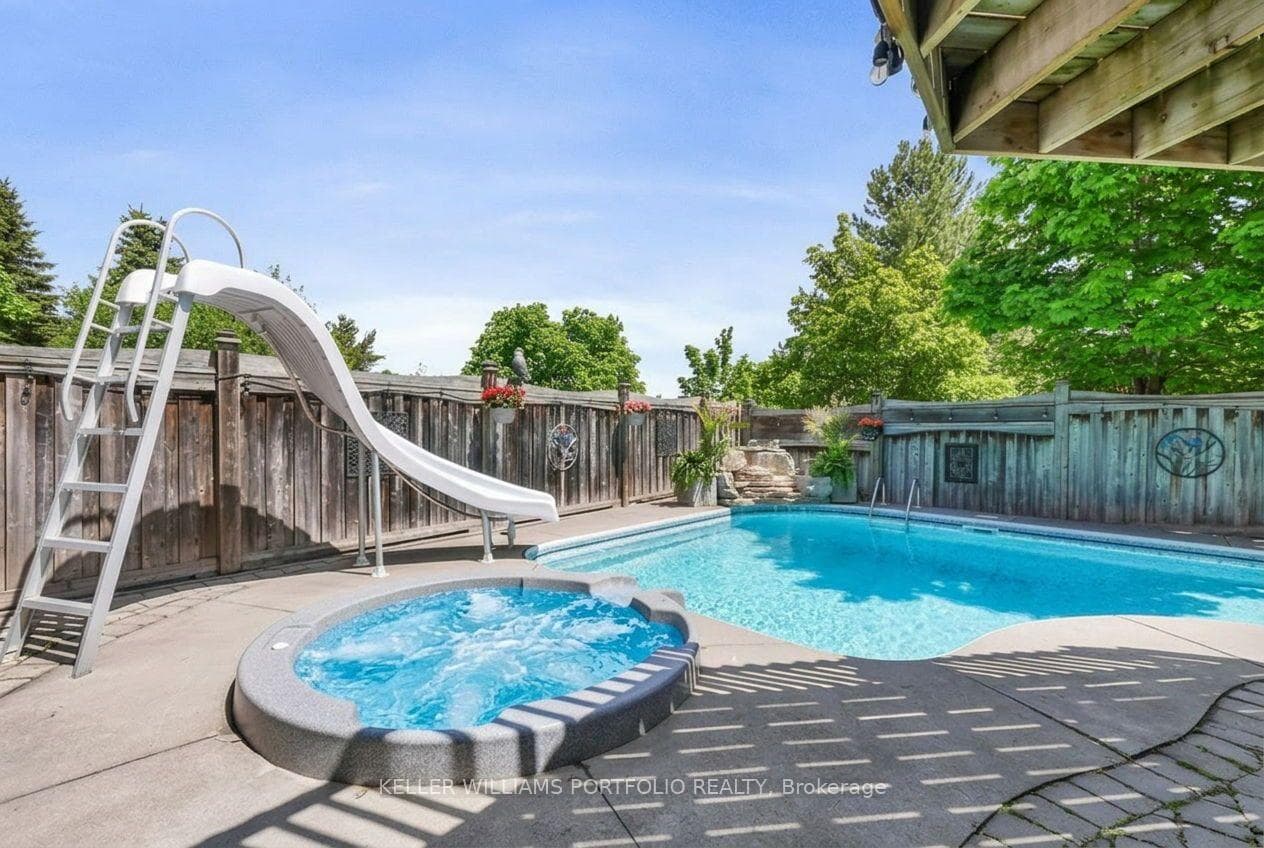 Jacuzzi & Slide
