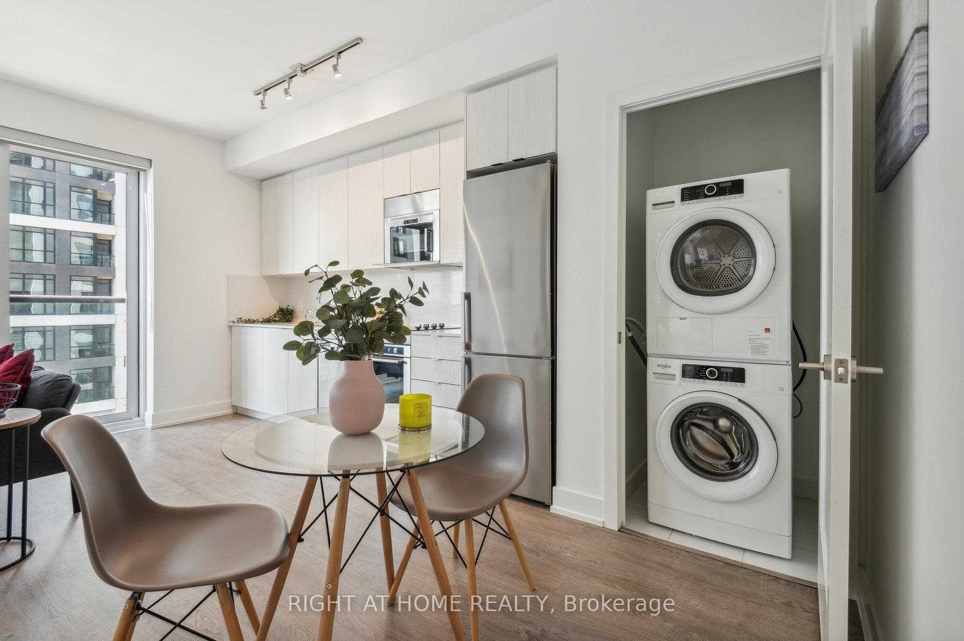 5 Mabelle Avenue Unit 1030 photo 5
