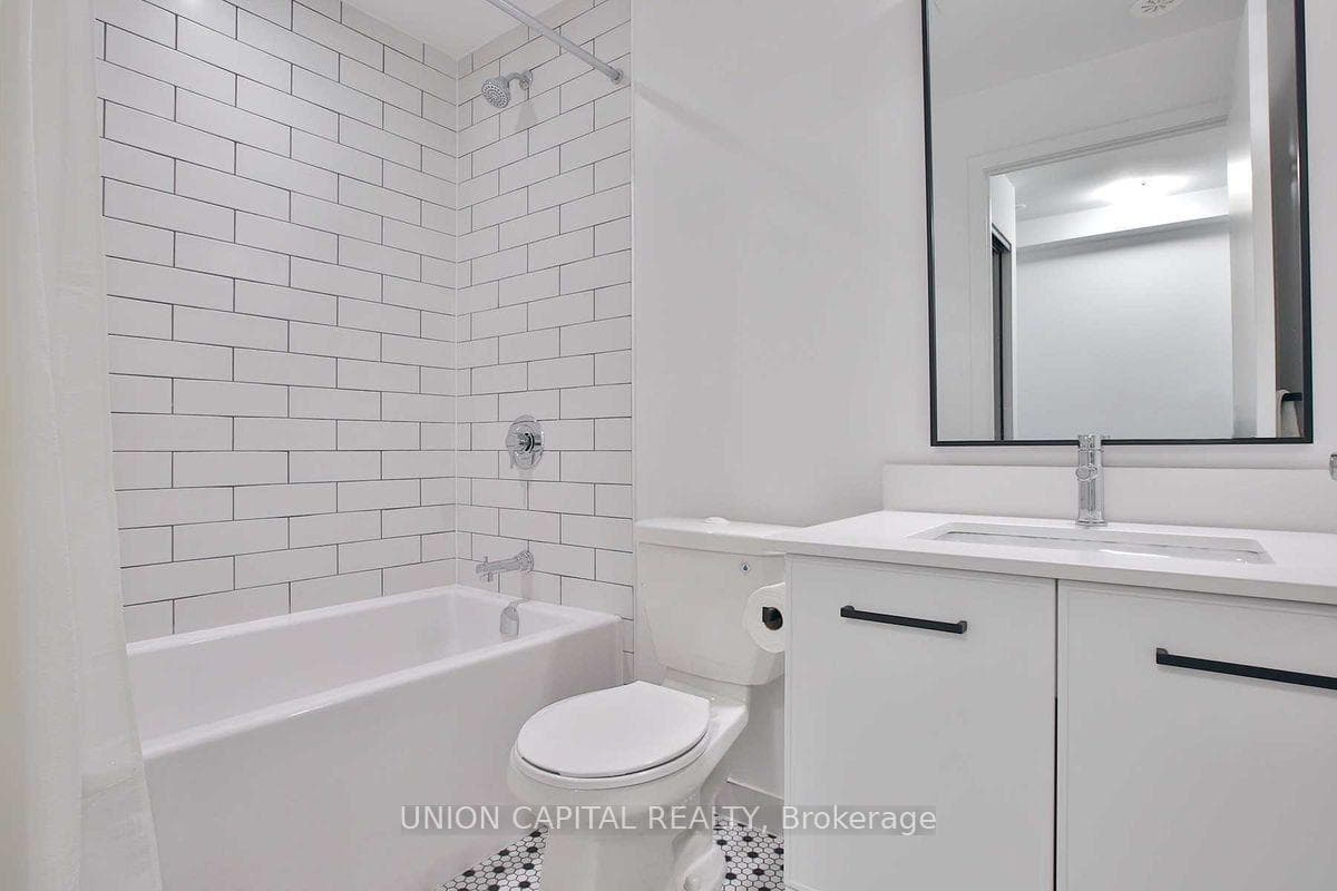899 Queen Street Unit 304 photo 11