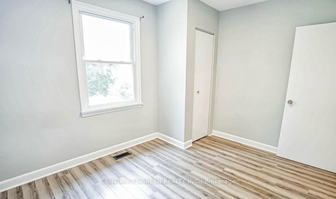 124 Mcmurchy Avenue Unit MAIN photo 2