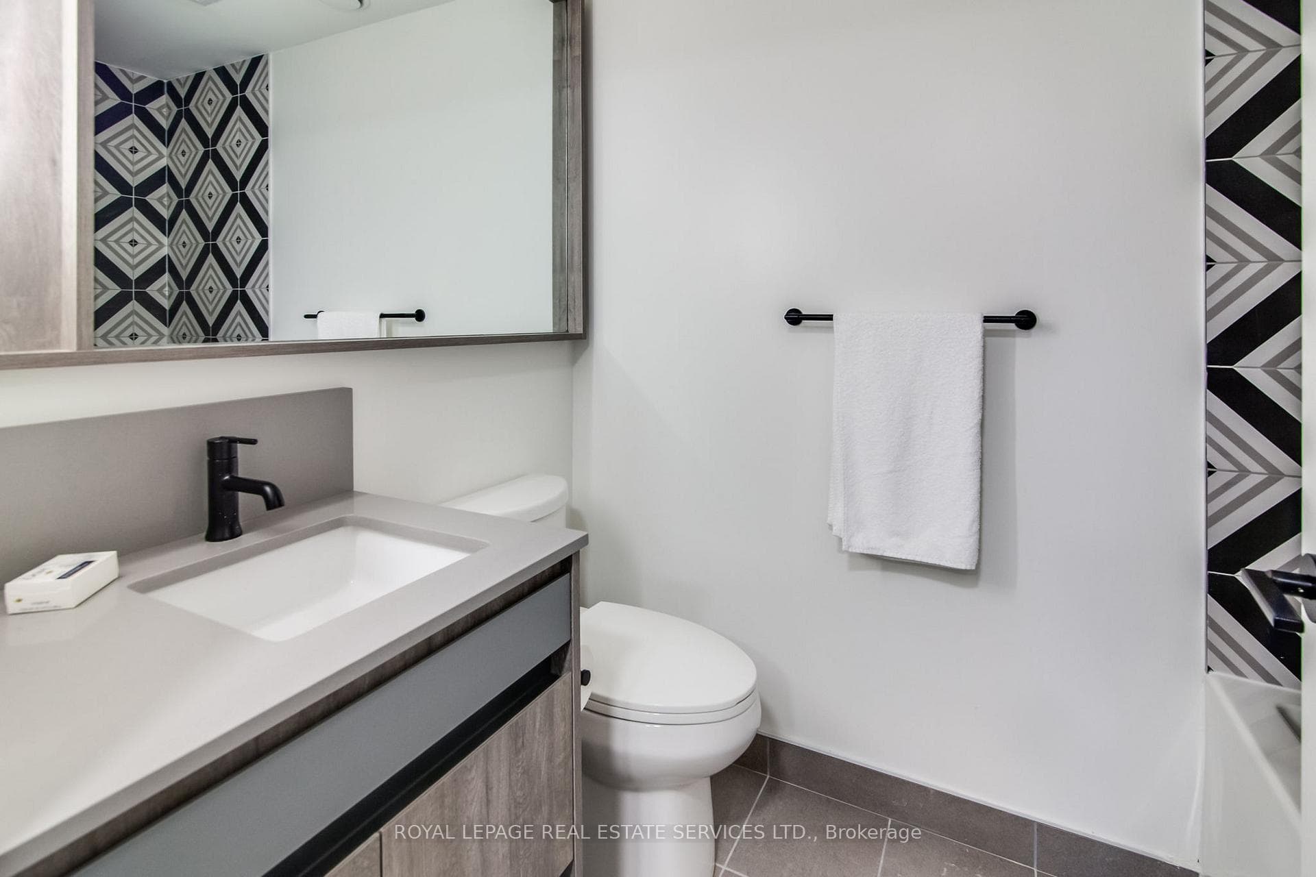 5 Lakeview Avenue Unit 208 photo 22