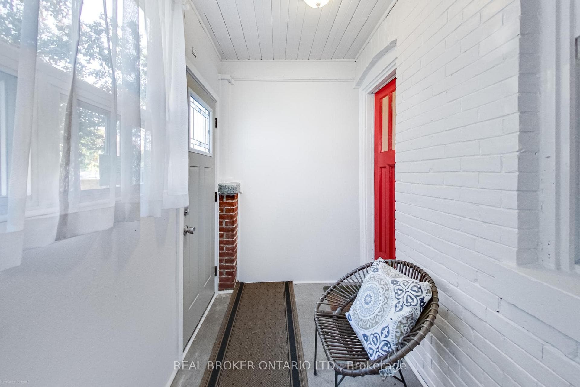 10 King Edward Avenue photo 2