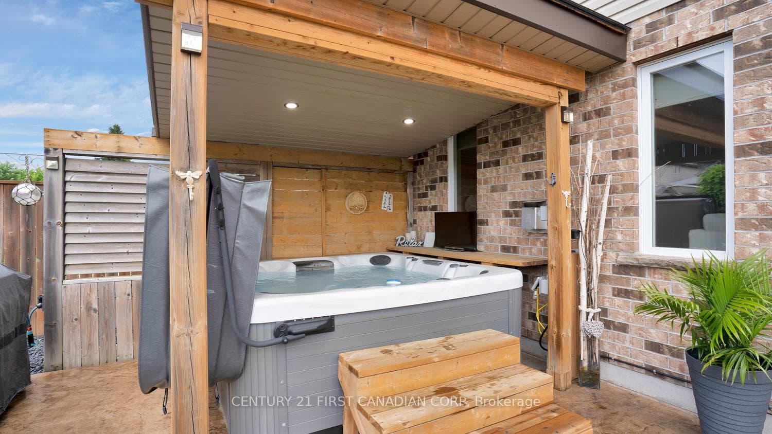 435 Bourdeau Road photo 35