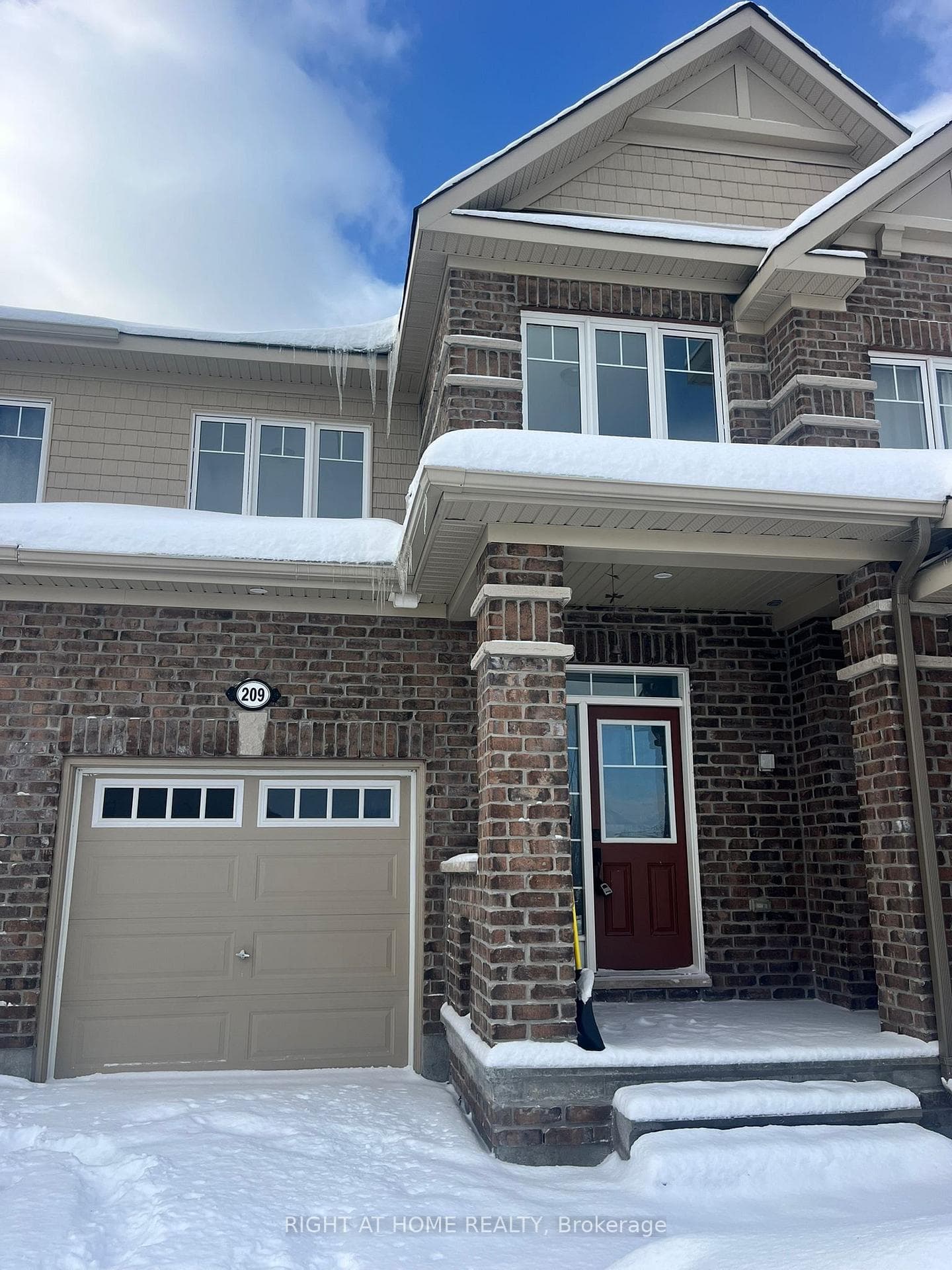 209 HARTSMERE Drive photo 1