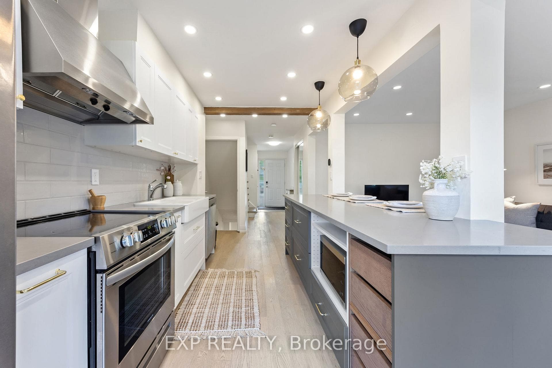 611 Galloway Crescent photo 1