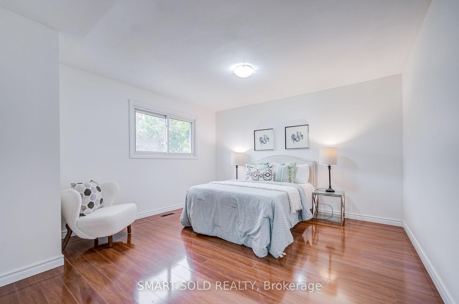 837 Queensbridge Drive photo 27