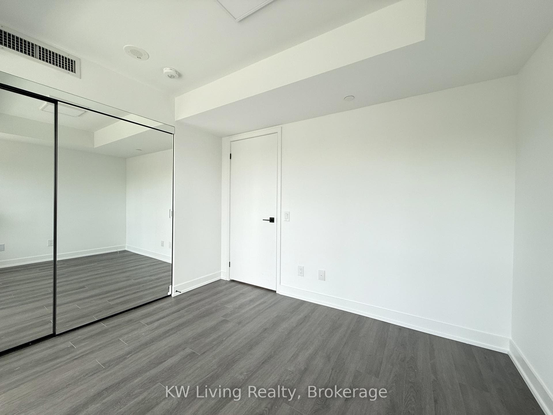 609 Sherbourne Street Unit 307 photo 13