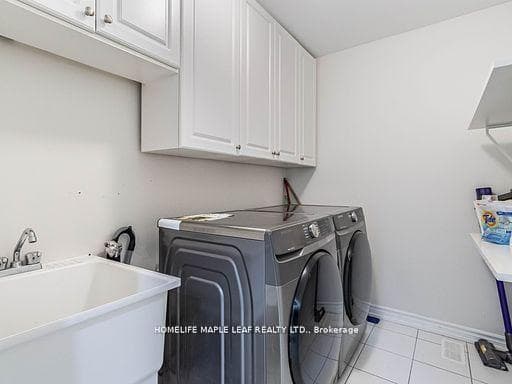 47 Hawke Crescent photo 32