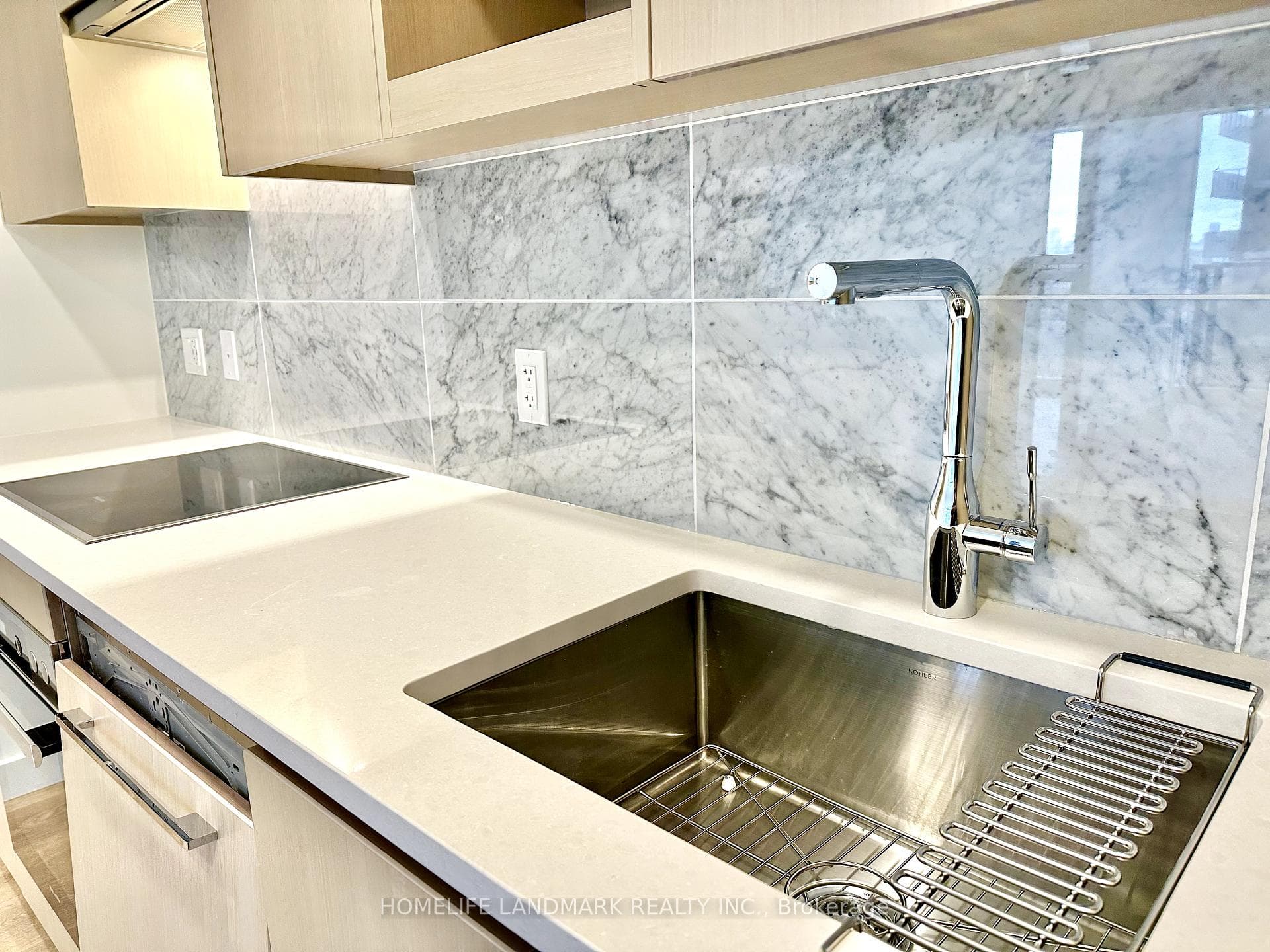 95 Mcmahon Drive Unit 2206 photo 2