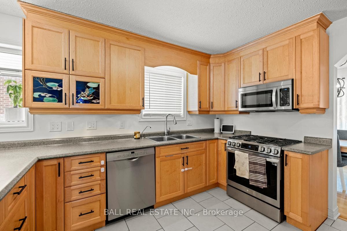 93 Facendi Drive photo 9