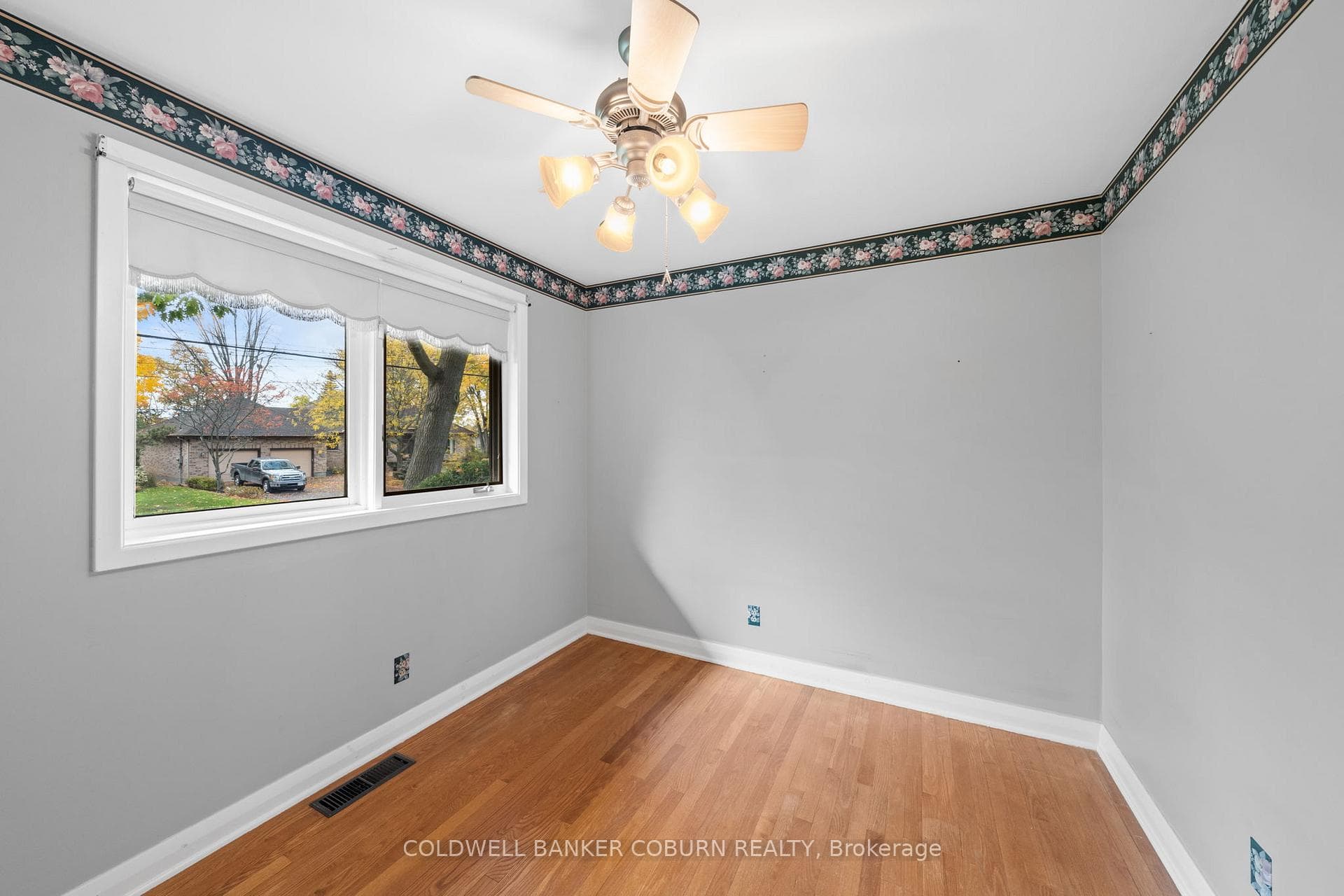 53 Eisenhower Crescent photo 22