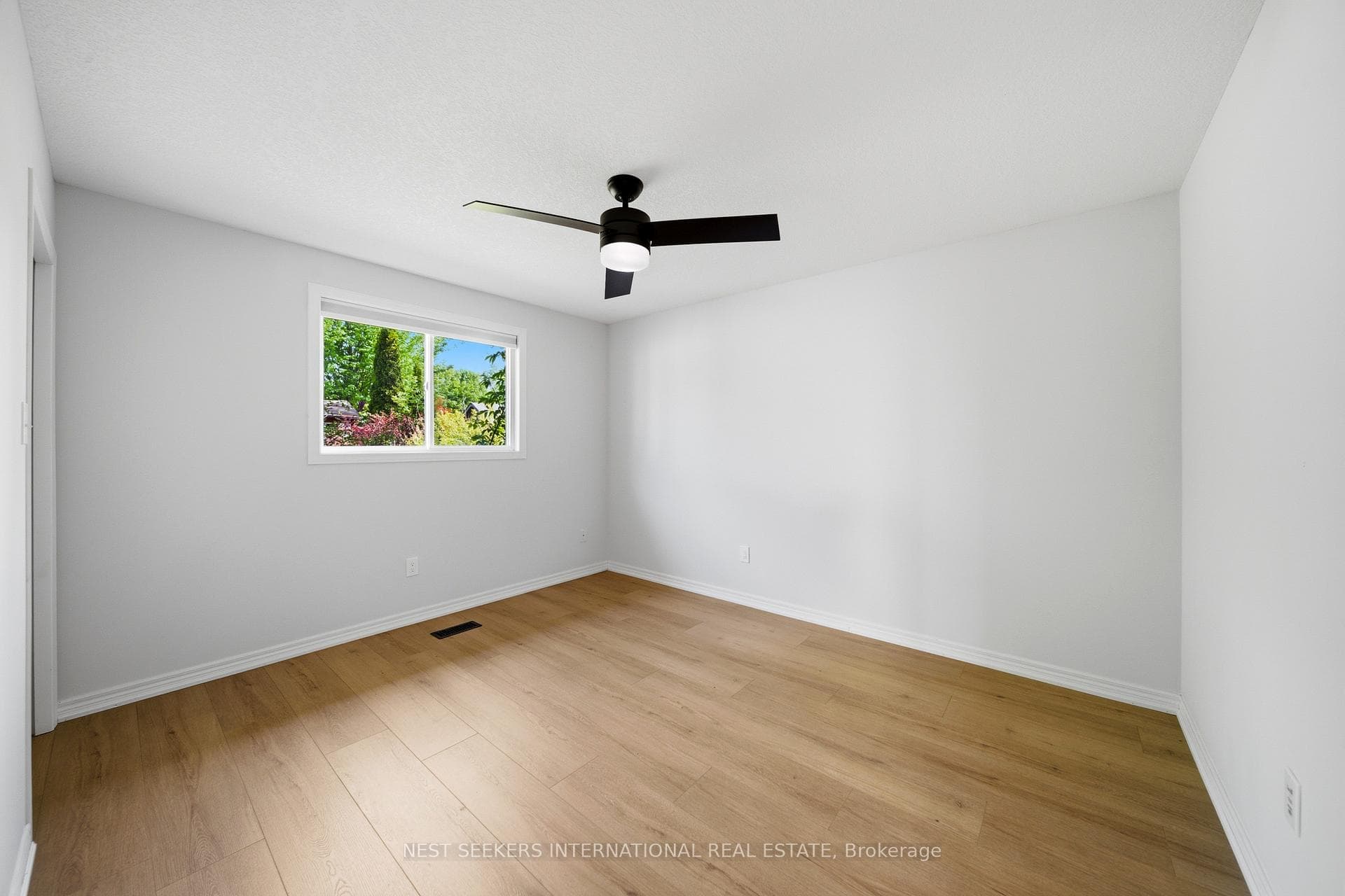 139 Bellamy Crescent photo 21