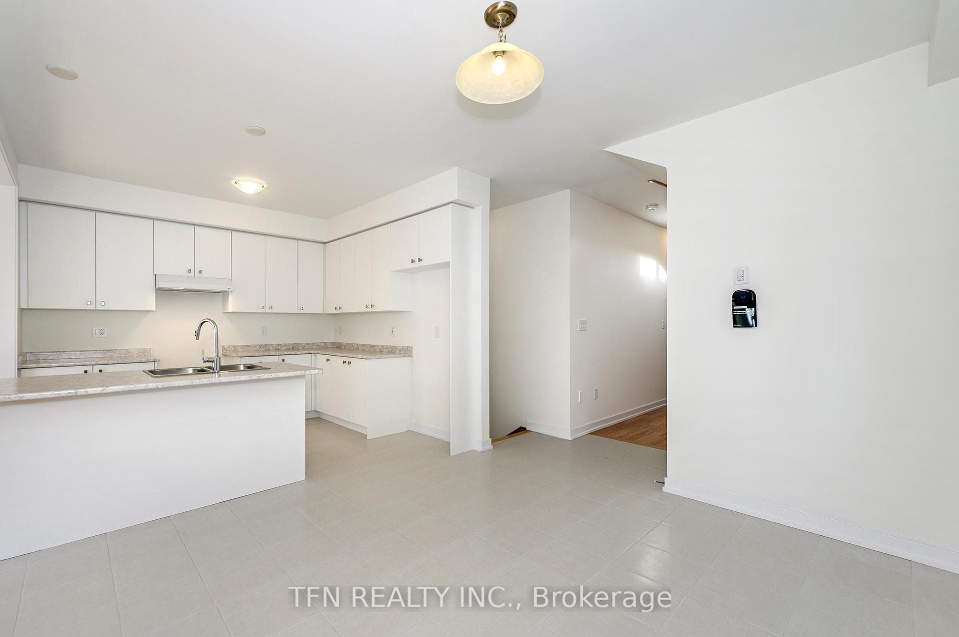 70 Wintergreen Crescent photo 8
