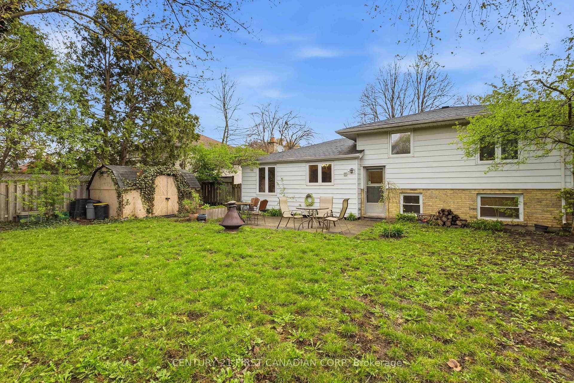 1412 Stoneybrook Crescent photo 30
