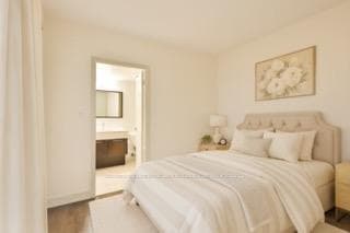 126 Simcoe Street Unit 705 photo 8