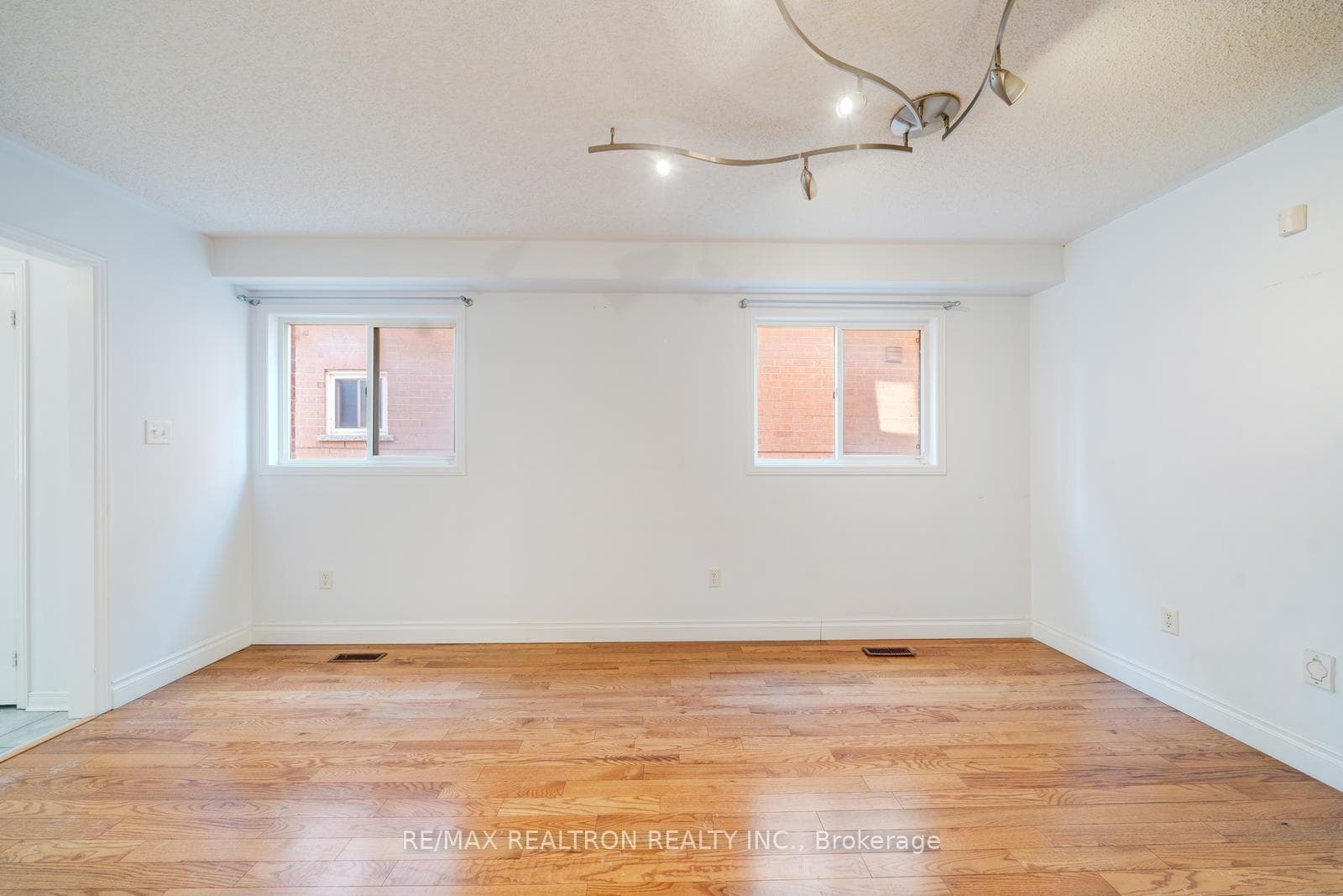 60 Harmony Road photo 7