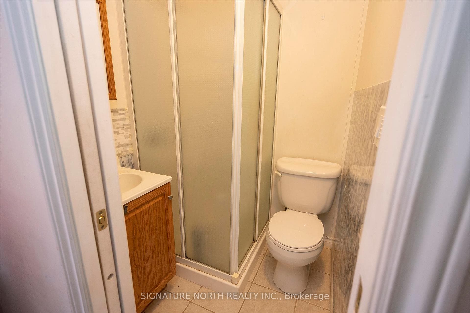 84 Empress Avenue North photo 16