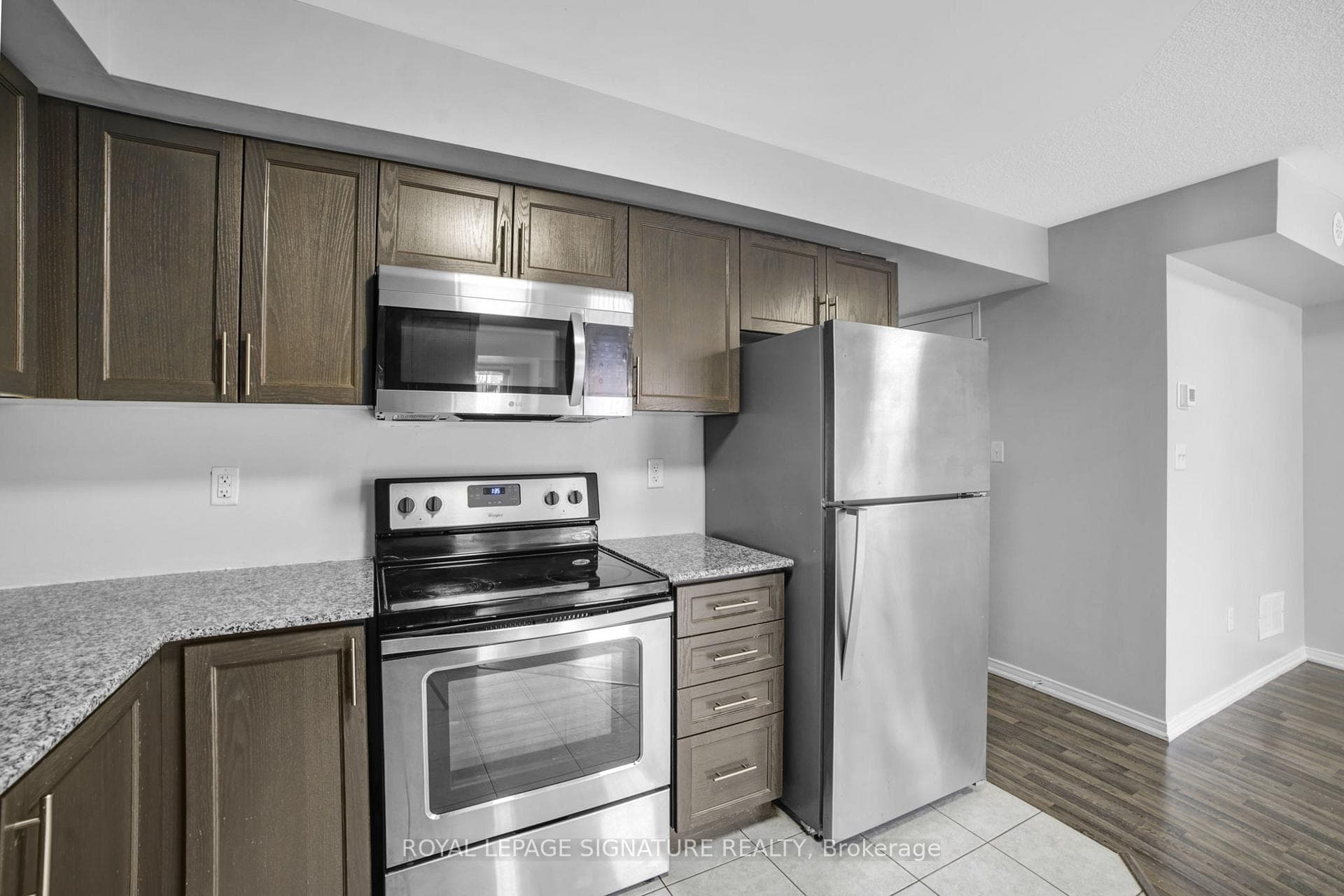 2492 Post Road Unit 19 photo 12