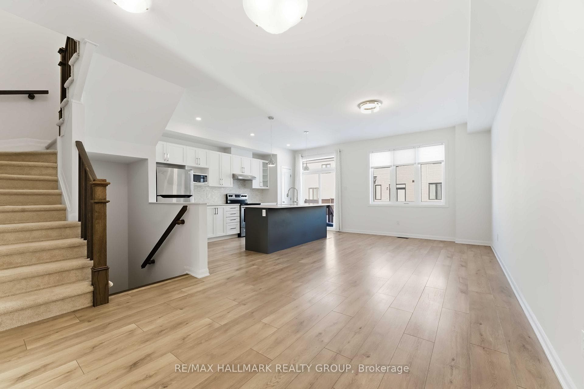 573 Lilith Street photo 6