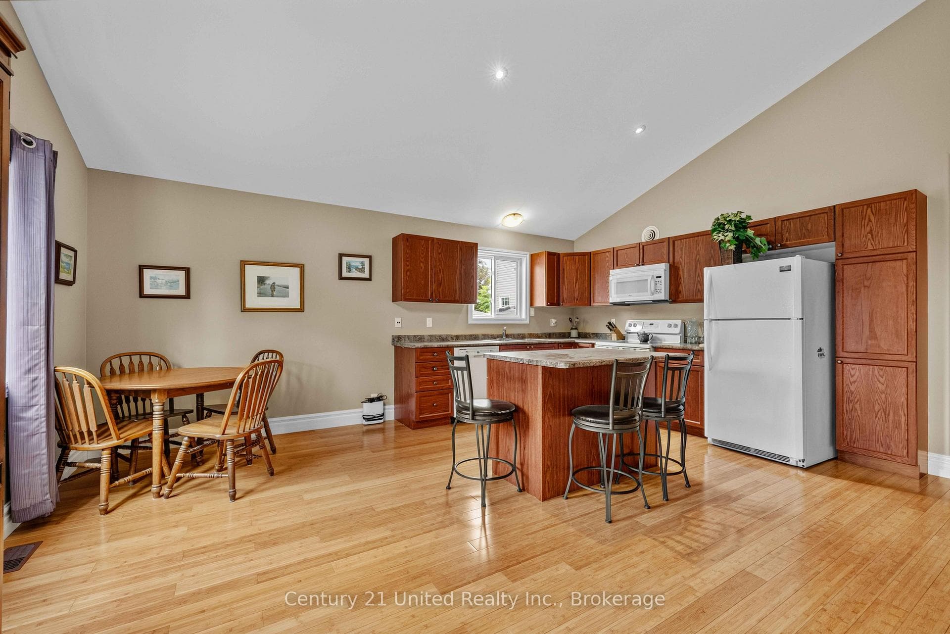 127.5 Adelaide Street photo 12