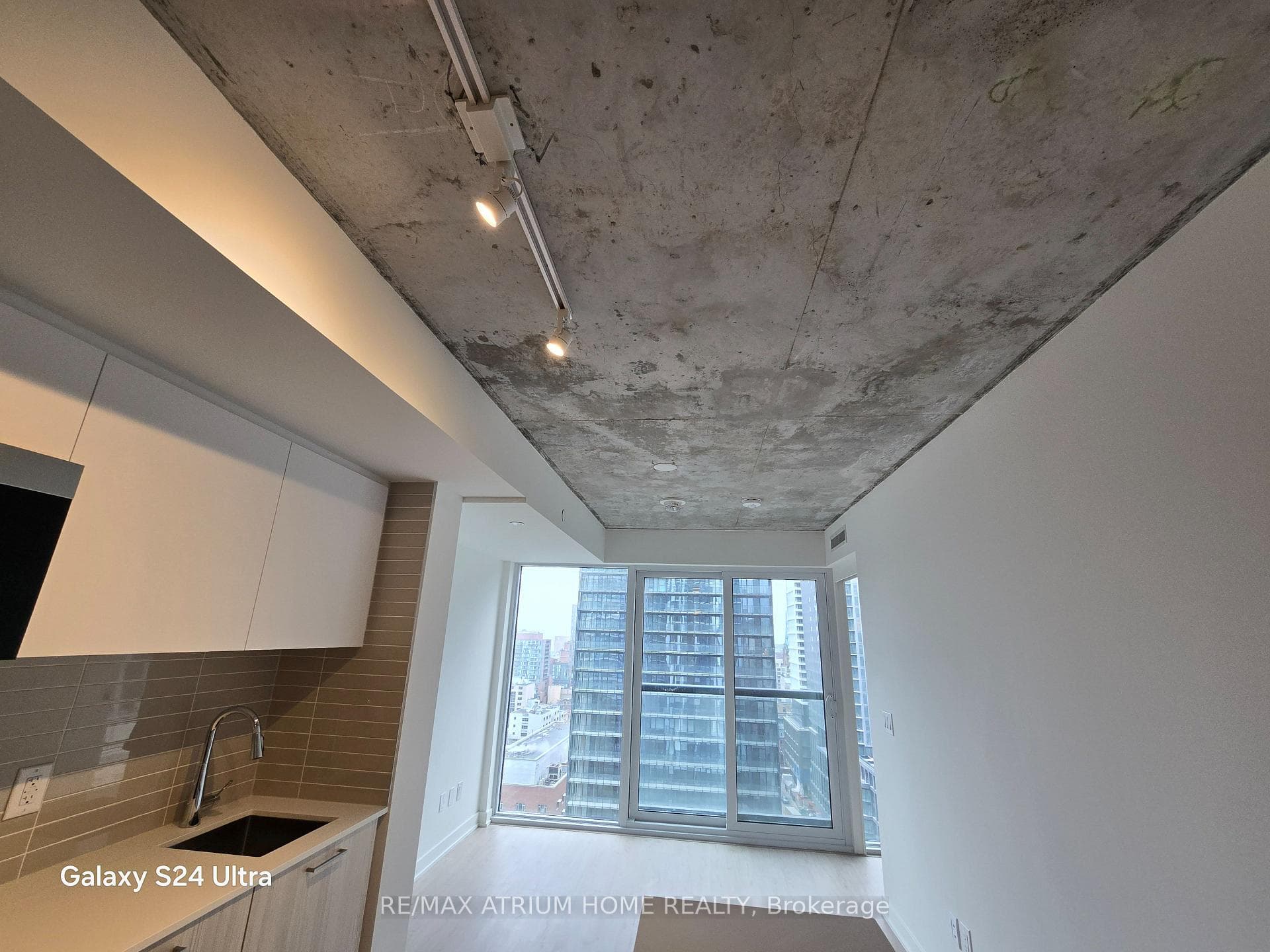 65 Mutual Street Unit 1703 photo 17