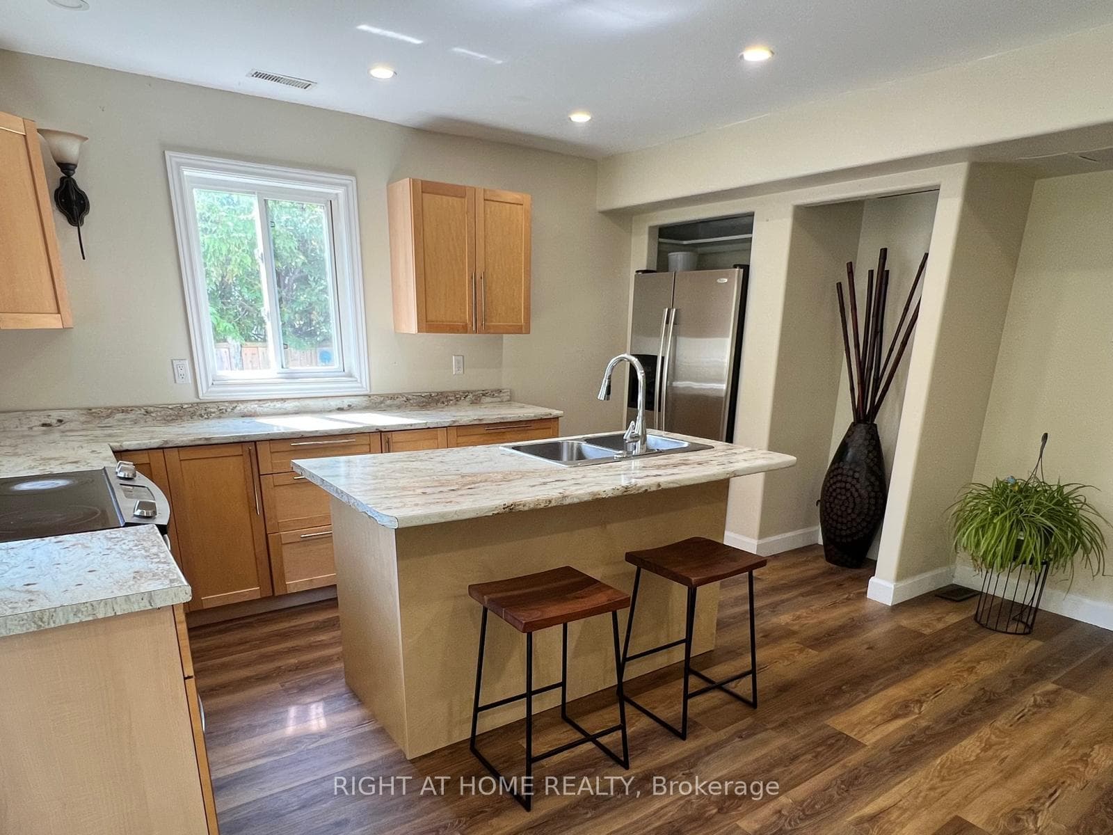 3273 Cove Avenue photo 3