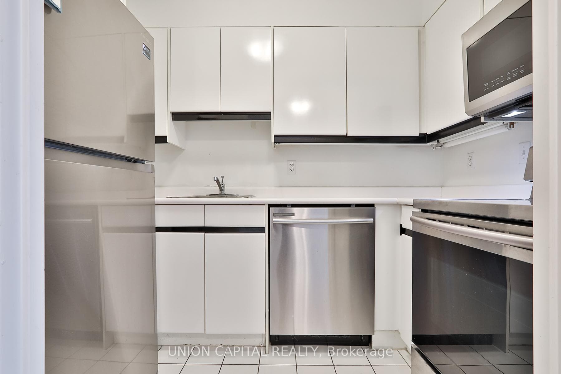7 Carlton Street Unit 602 photo 6
