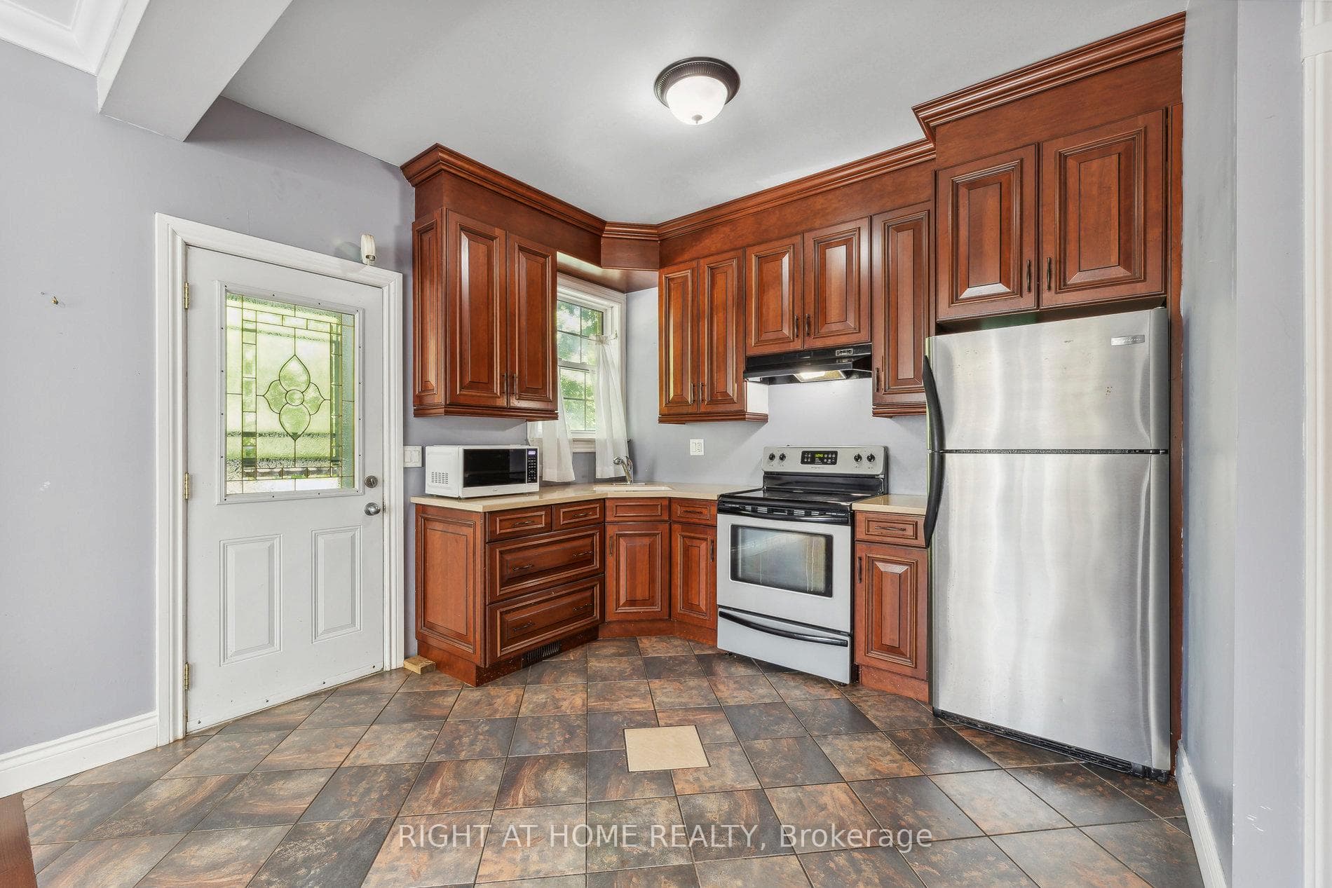 234 DEARBORN Avenue photo 2