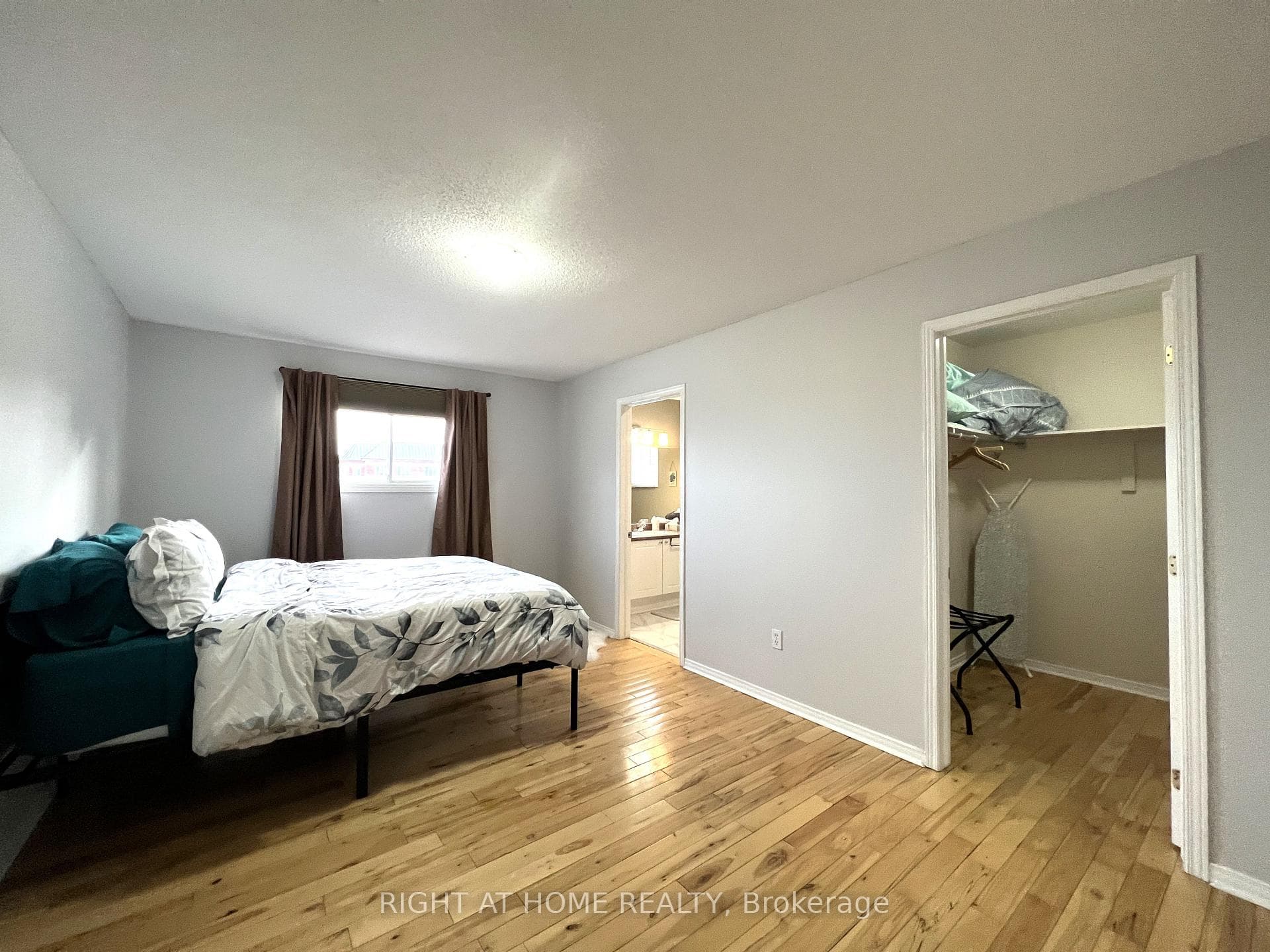 Primary bedroom with en-suite and walking closet