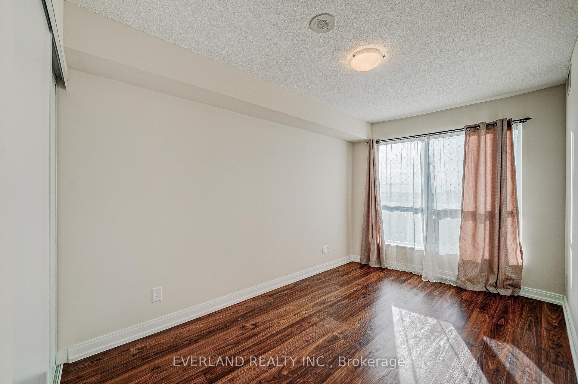 181 Village Green Square Unit 815 photo 18