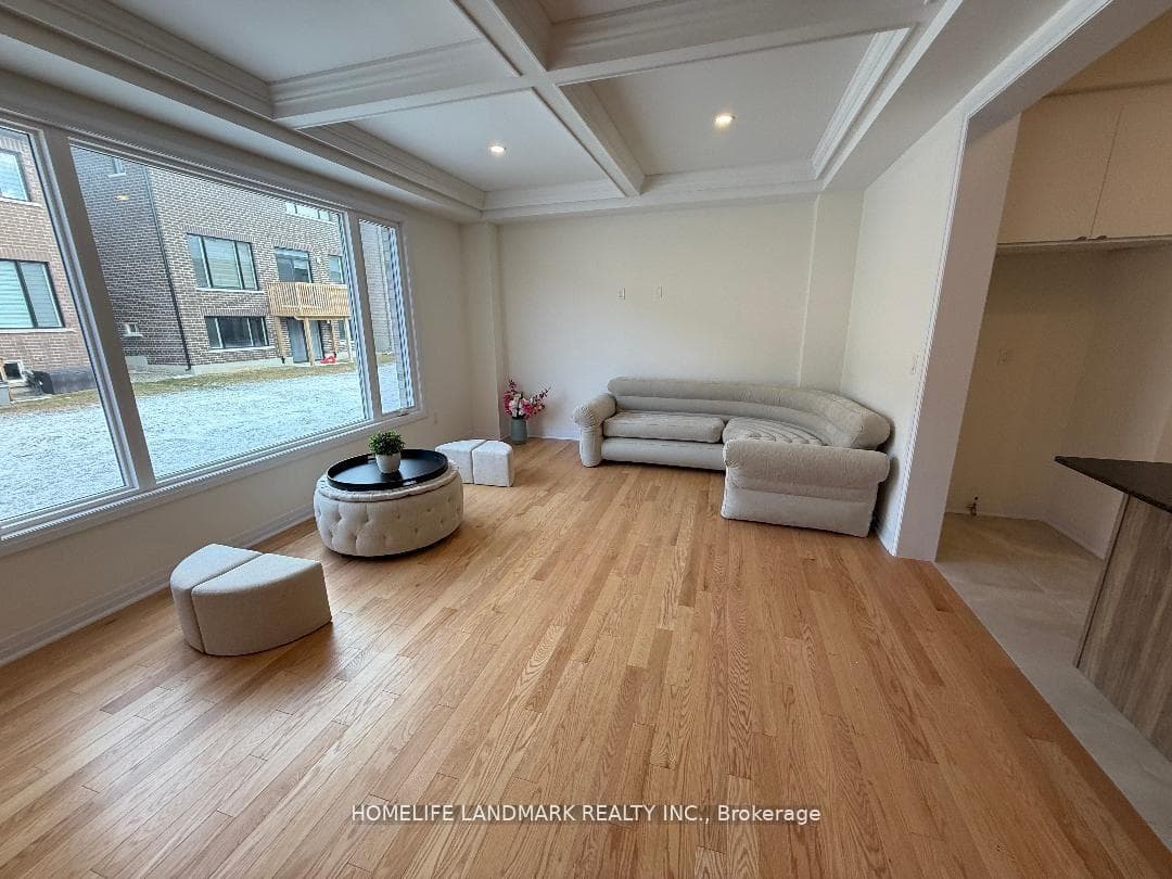 18 Tyler Avenue photo 7