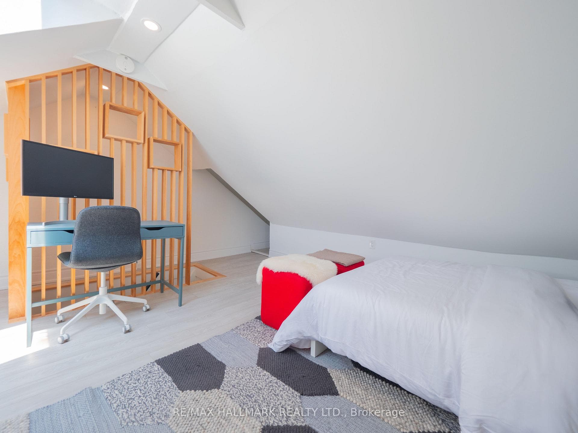 108 Carlaw Avenue photo 31