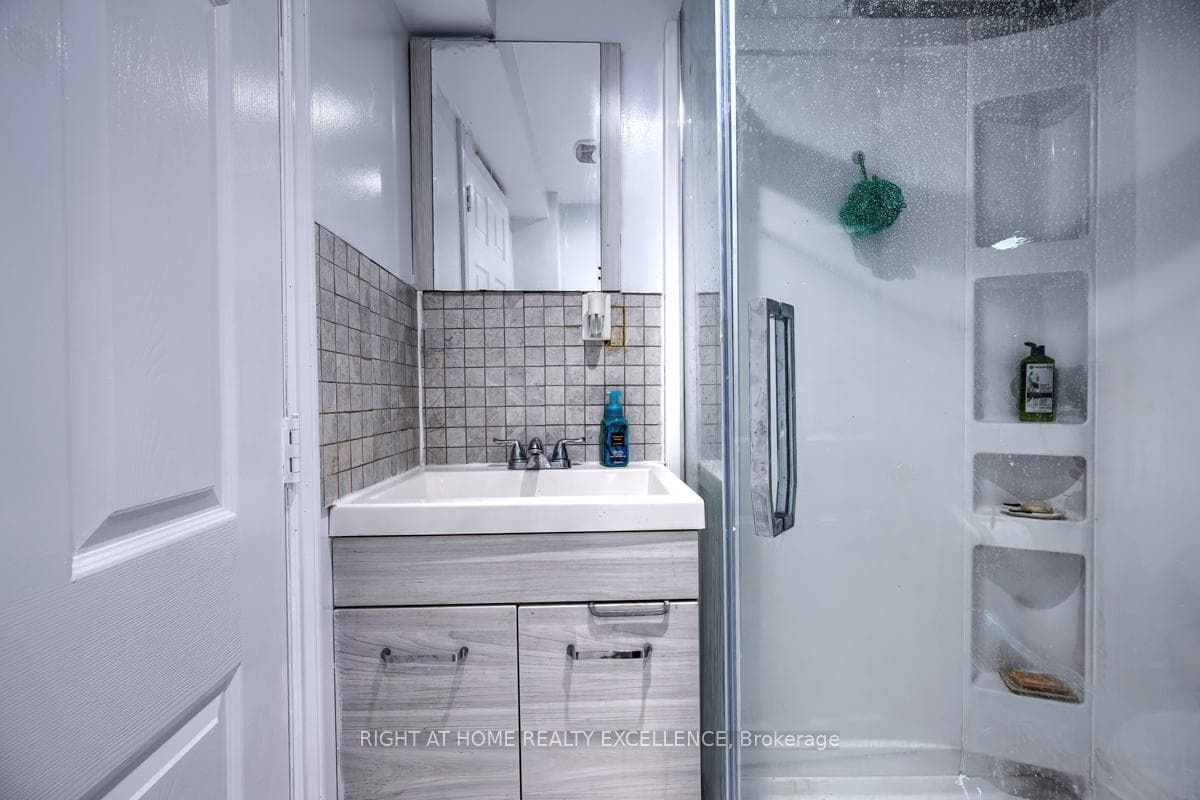 309 Fleetwood Crescent photo 26
