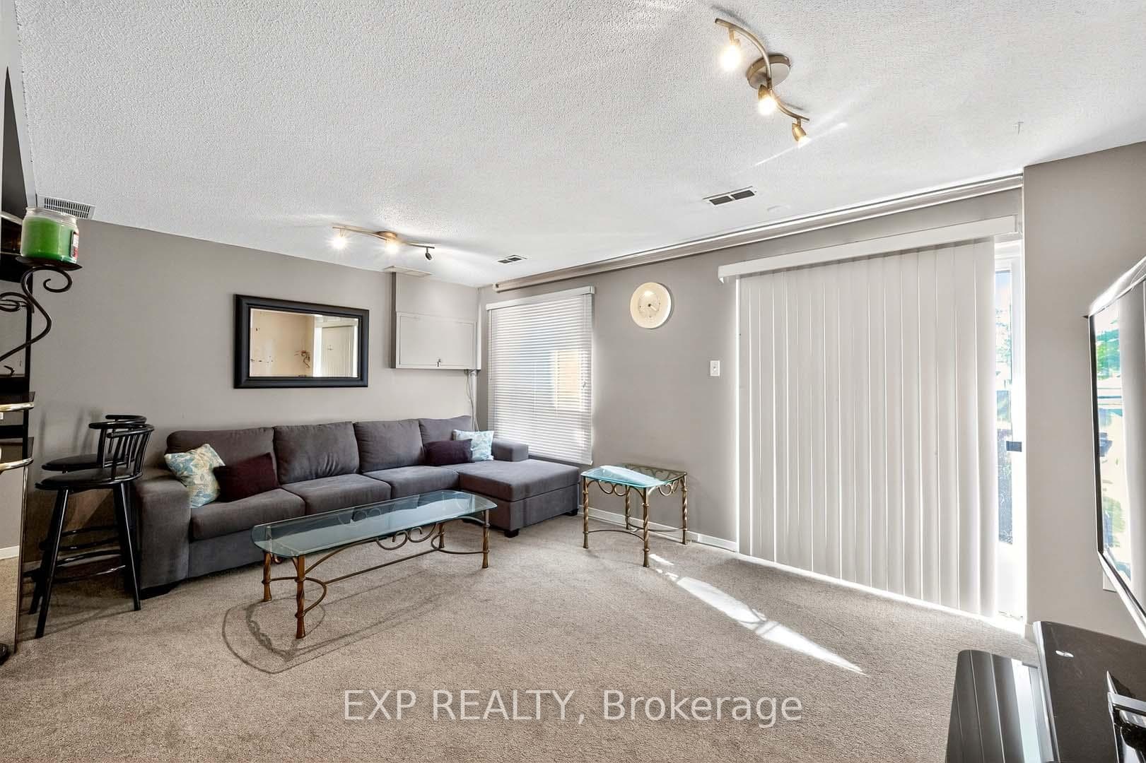 32 Collins Crescent photo 30
