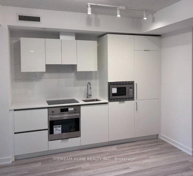 238 Simcoe Street Unit 3303 photo 4