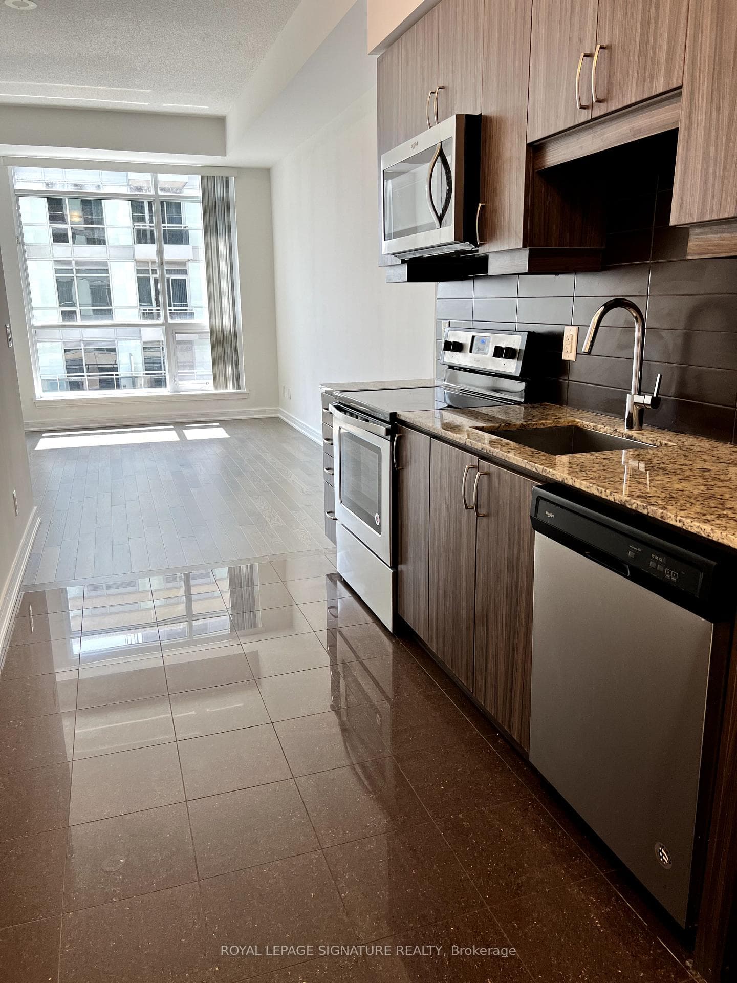 9205 Yonge Street Unit 808 photo 10