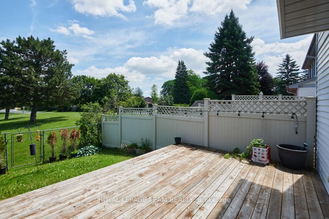 1443 Caravel Crescent photo 24