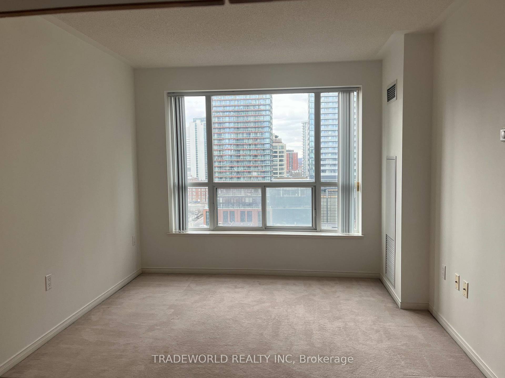 887 Bay Street Unit 1501 photo 5