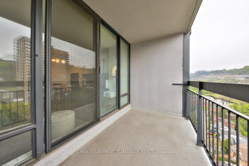 150 Charlton Avenue Unit 1705 photo 22
