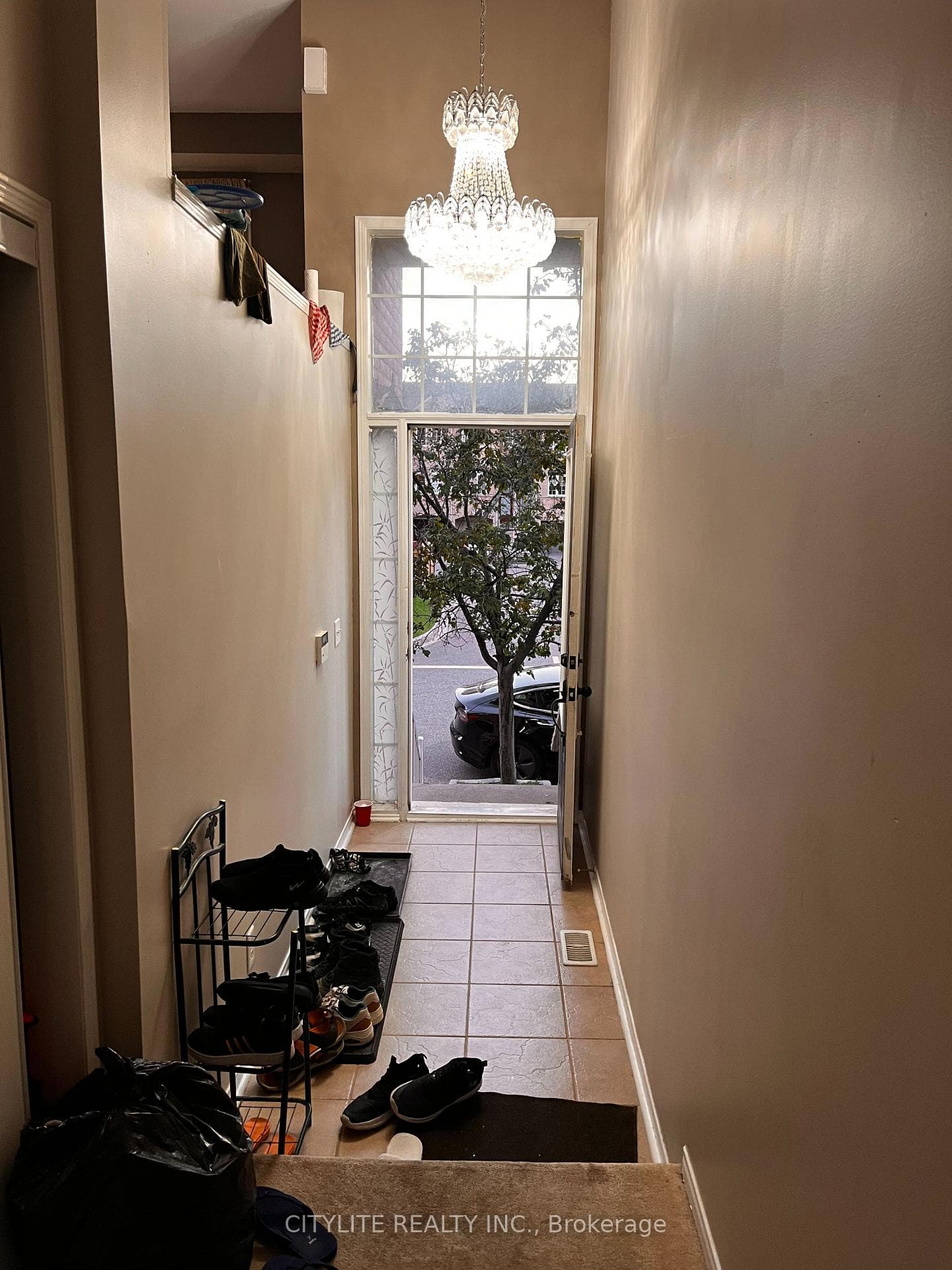 7119 Chatham Court photo 4