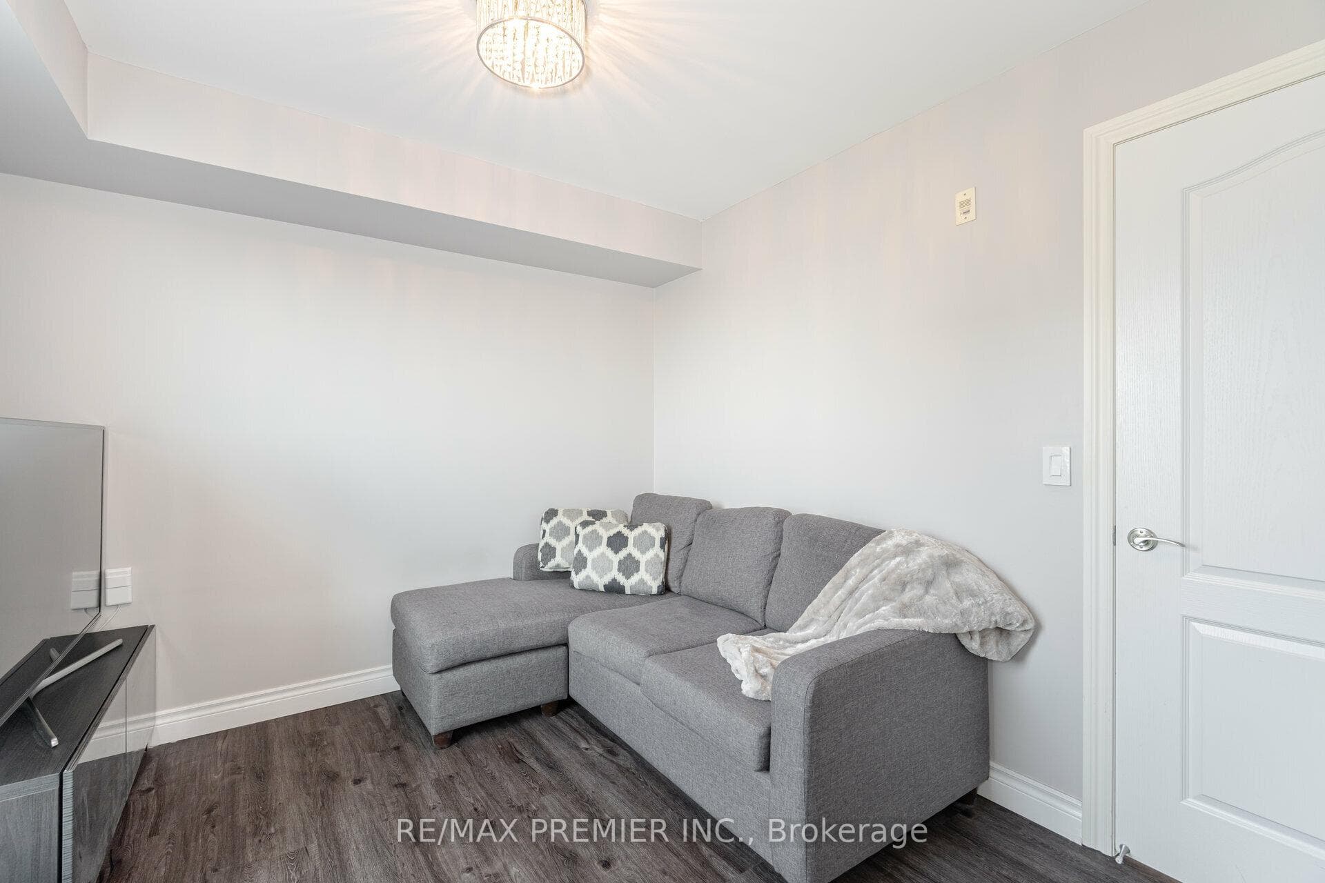 1030 Sheppard Avenue Unit 512 photo 23