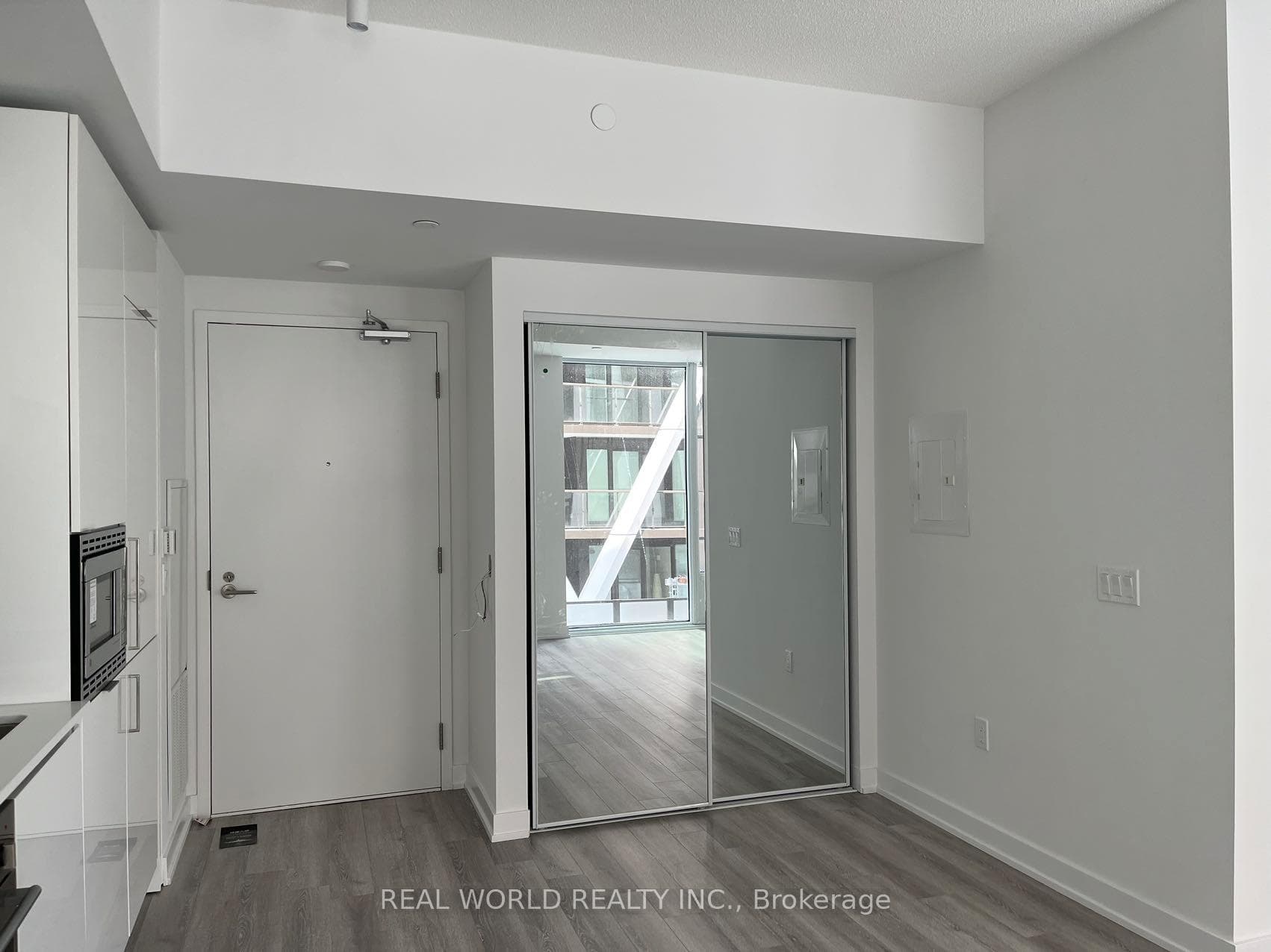 121 St Patrick Street Unit 1318 photo 2
